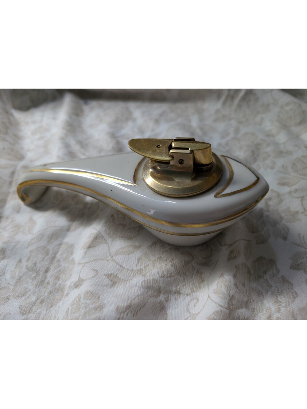 Vintage Ronson Fantasy Table Lighter with Porcelain Body and Gold Trim